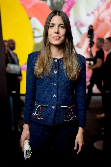 giacca chanel sul blu